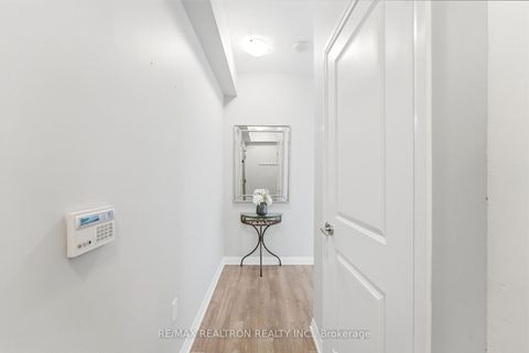 Photo 5 at 305 - 99 Eagle Rock Way, Rural Vaughan, Vaughan