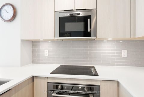 Photo 8 at 305 - 99 Eagle Rock Way, Rural Vaughan, Vaughan