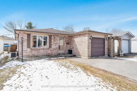 Photo 2 at 13 Maitland Drive, Grove East, Barrie
