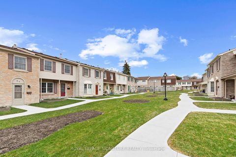 Photo 1 at 93 - 580 Eyer Drive, West Shore, Pickering