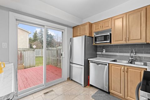 Photo 11 at 93 - 580 Eyer Drive, West Shore, Pickering