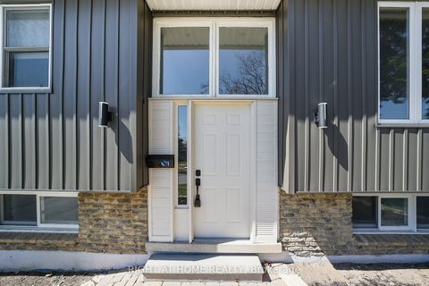 Photo 2 at 60 HEATHER Street, Sunnidale, Barrie