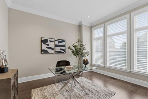 Photo 4 at 92 Heintzman Crescent, Patterson, Vaughan