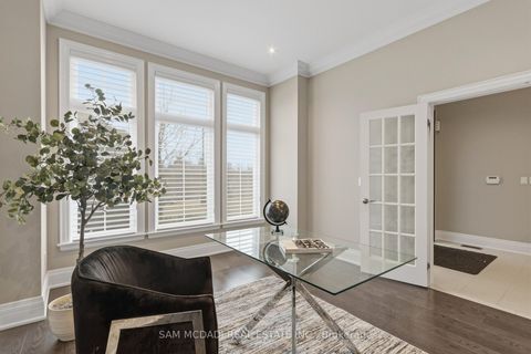 Photo 5 at 92 Heintzman Crescent, Patterson, Vaughan