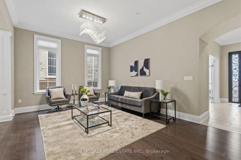 Photo 7 at 92 Heintzman Crescent, Patterson, Vaughan