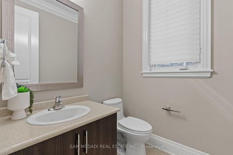 Photo 19 at 92 Heintzman Crescent, Patterson, Vaughan