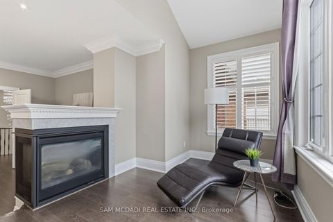 Photo 25 at 92 Heintzman Crescent, Patterson, Vaughan