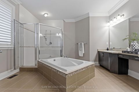 Photo 27 at 92 Heintzman Crescent, Patterson, Vaughan