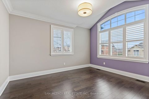 Photo 29 at 92 Heintzman Crescent, Patterson, Vaughan