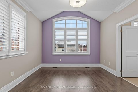 Photo 30 at 92 Heintzman Crescent, Patterson, Vaughan