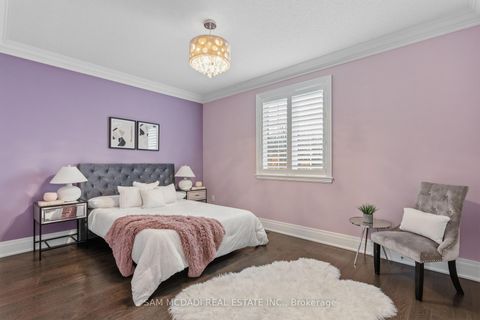 Photo 32 at 92 Heintzman Crescent, Patterson, Vaughan