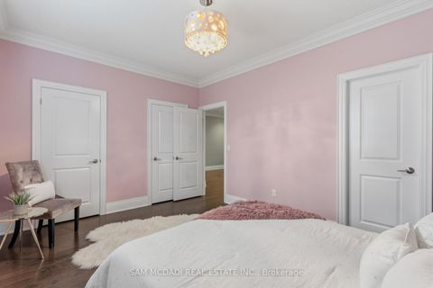 Photo 33 at 92 Heintzman Crescent, Patterson, Vaughan