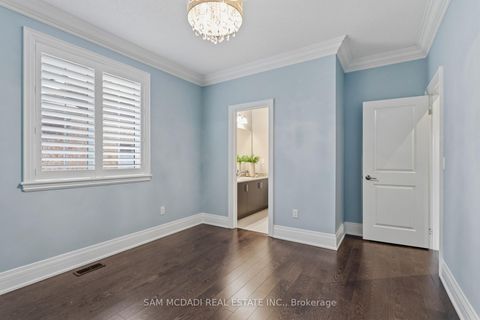 Photo 35 at 92 Heintzman Crescent, Patterson, Vaughan