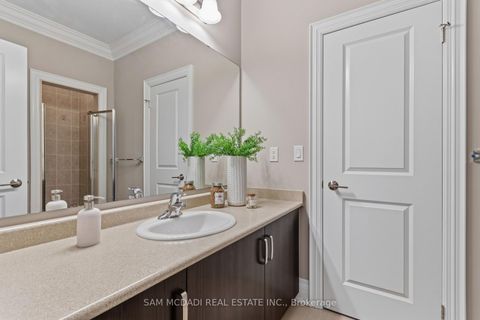 Photo 36 at 92 Heintzman Crescent, Patterson, Vaughan