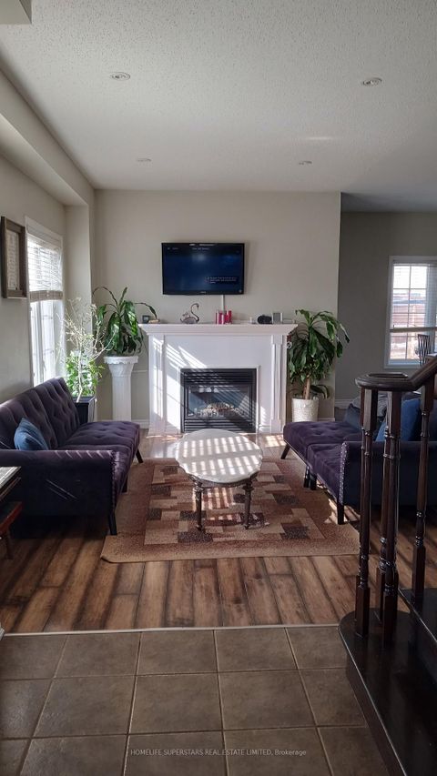 Photo 4 at 1316 Macinally Court, Pinecrest, Oshawa