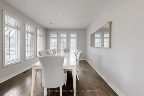 Photo 11 at 17 Delattaye Avenue, Bayview Northeast, Aurora