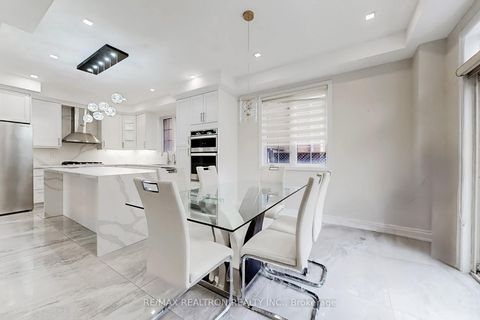 Photo 12 at 17 Delattaye Avenue, Bayview Northeast, Aurora