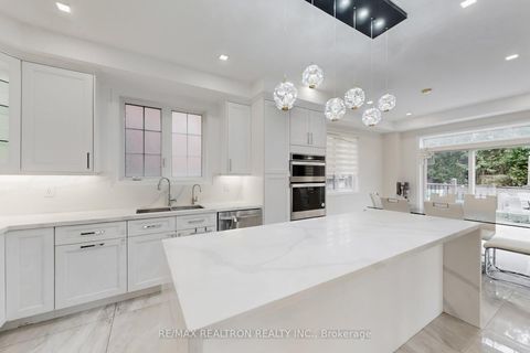 Photo 15 at 17 Delattaye Avenue, Bayview Northeast, Aurora