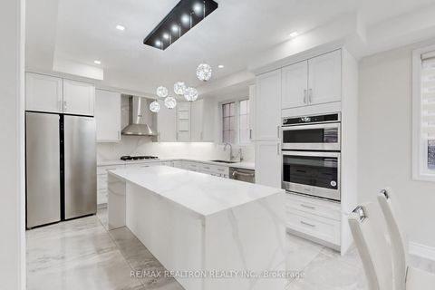 Photo 16 at 17 Delattaye Avenue, Bayview Northeast, Aurora