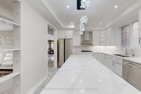 Photo 17 at 17 Delattaye Avenue, Bayview Northeast, Aurora