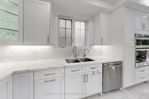 Photo 18 at 17 Delattaye Avenue, Bayview Northeast, Aurora