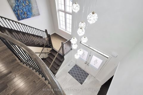 Photo 19 at 17 Delattaye Avenue, Bayview Northeast, Aurora