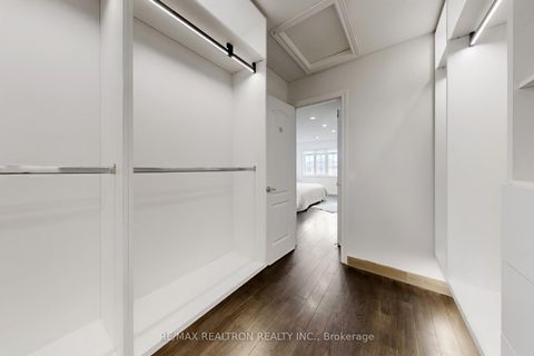 Photo 22 at 17 Delattaye Avenue, Bayview Northeast, Aurora