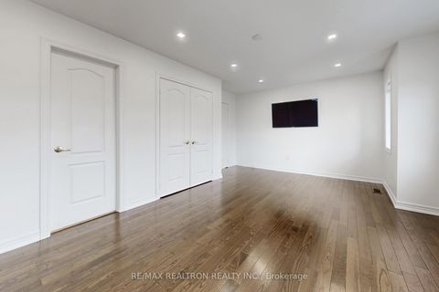 Photo 25 at 17 Delattaye Avenue, Bayview Northeast, Aurora