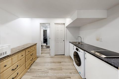 Photo 28 at 17 Delattaye Avenue, Bayview Northeast, Aurora