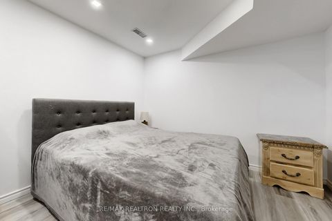 Photo 30 at 17 Delattaye Avenue, Bayview Northeast, Aurora