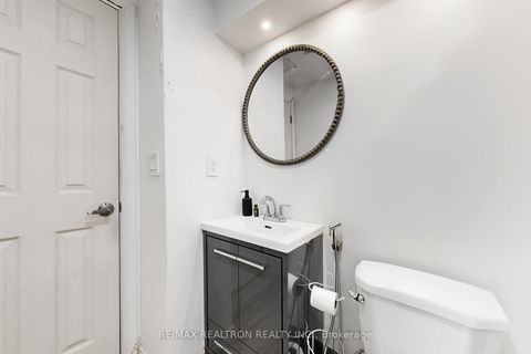 Photo 31 at 17 Delattaye Avenue, Bayview Northeast, Aurora