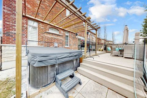 Photo 35 at 17 Delattaye Avenue, Bayview Northeast, Aurora