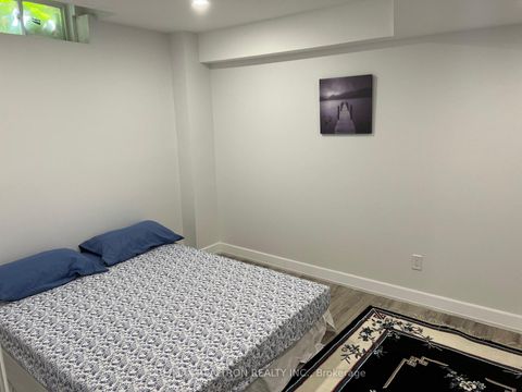 Photo 38 at 17 Delattaye Avenue, Bayview Northeast, Aurora