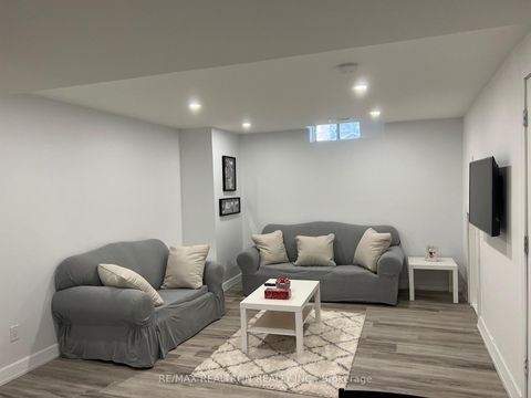 Photo 40 at 17 Delattaye Avenue, Bayview Northeast, Aurora