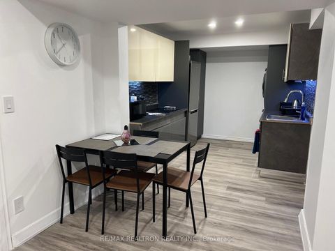 Photo 41 at 17 Delattaye Avenue, Bayview Northeast, Aurora