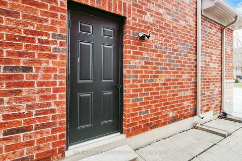 Photo 43 at 17 Delattaye Avenue, Bayview Northeast, Aurora