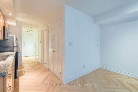 Photo 8 at 708 - 270 Wellington Street W, Waterfront Communities C1, Toronto