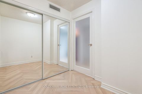 Photo 13 at 708 - 270 Wellington Street W, Waterfront Communities C1, Toronto