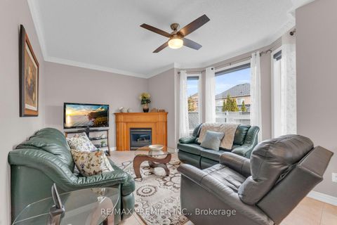 Photo 5 at 9 Oland Drive, Vellore Village, Vaughan