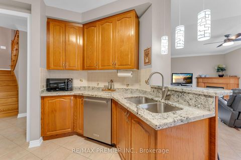 Photo 11 at 9 Oland Drive, Vellore Village, Vaughan