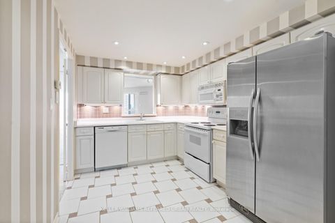 Photo 9 at 1006 - 10 Tichester Road, Forest Hill South, Toronto