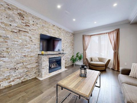 Photo 5 at 26 Carnoustie Crescent, Jefferson, Richmond Hill