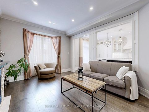 Photo 6 at 26 Carnoustie Crescent, Jefferson, Richmond Hill