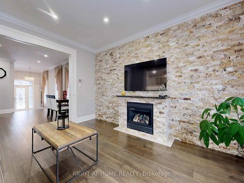 Photo 8 at 26 Carnoustie Crescent, Jefferson, Richmond Hill