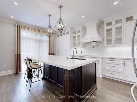 Photo 9 at 26 Carnoustie Crescent, Jefferson, Richmond Hill