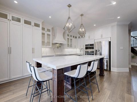 Photo 10 at 26 Carnoustie Crescent, Jefferson, Richmond Hill