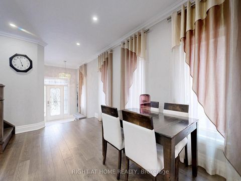 Photo 13 at 26 Carnoustie Crescent, Jefferson, Richmond Hill