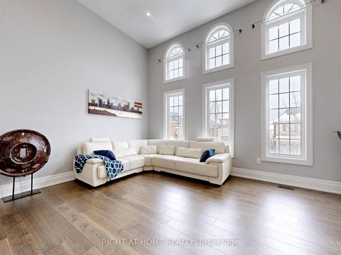 Photo 17 at 26 Carnoustie Crescent, Jefferson, Richmond Hill