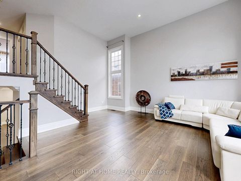 Photo 20 at 26 Carnoustie Crescent, Jefferson, Richmond Hill