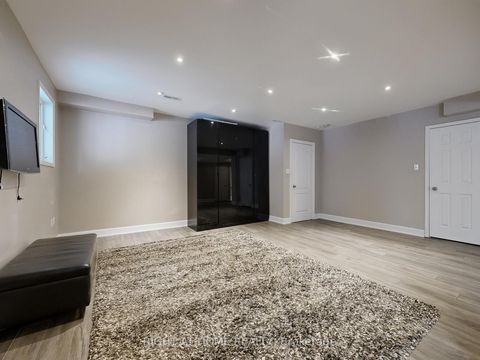 Photo 40 at 26 Carnoustie Crescent, Jefferson, Richmond Hill